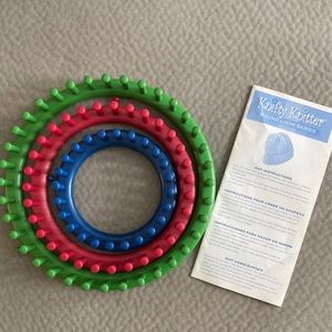 Knifty Knitter Round Loom Set